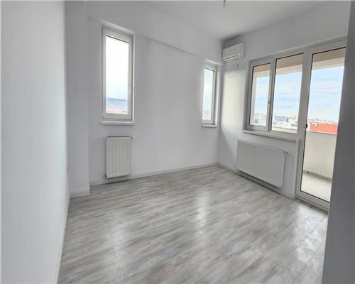 Apartament de vanzare, 3 camere, Semicentral (700 m de Podu Ros)