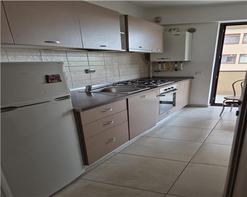 De inchiriat: apartament 2 camere + parcare in Bucium