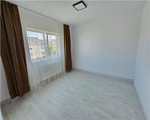 Apartament de inchiriat: Pod Nicolina, 3 camere, 390 euro