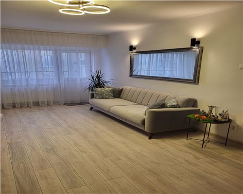 Apartament spatios de 3 camere, ultracentral, strada Arcu