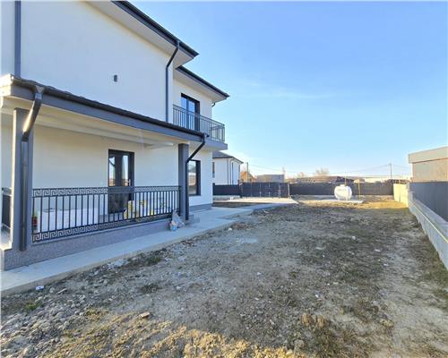 Casa tip vila + 620 mp teren la iesire din Letcani. Constructie premium, pozitie excelenta