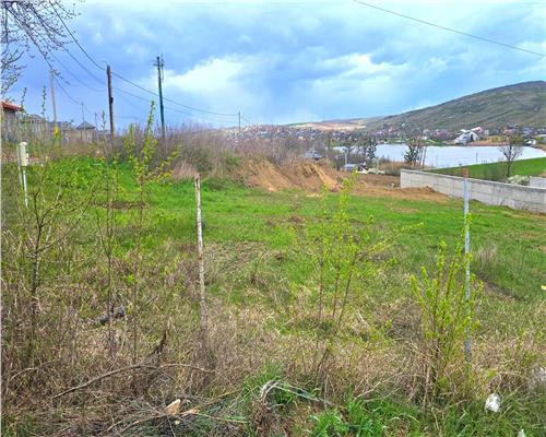 Teren intravilan cu vedere spre lac Aroneanu (loc. Sorogari)