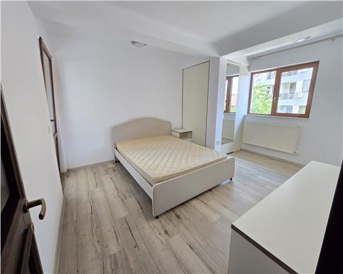 Apartament 3 camere, etaj 1, zona Palas Mall