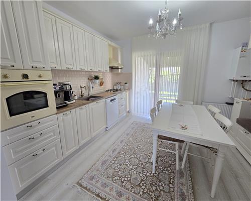 Te muti fara investitii: casa tip duplex si curte amenajata in Valea Lupului