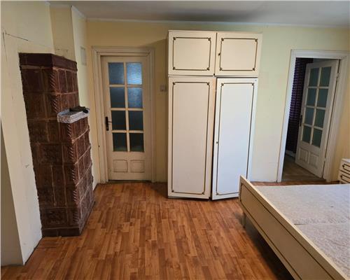 Casa locuibila de vanzare (3 camere, baie, bucatarie, teren) la 28 km de Iasi
